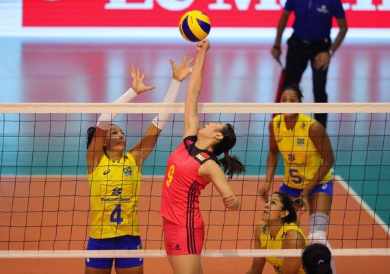 Seleção feminina de vôlei vence China e avança à final de Montreux