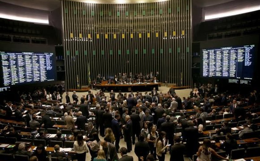 Câmara terá semana agitada com debates e início de votações de reformas