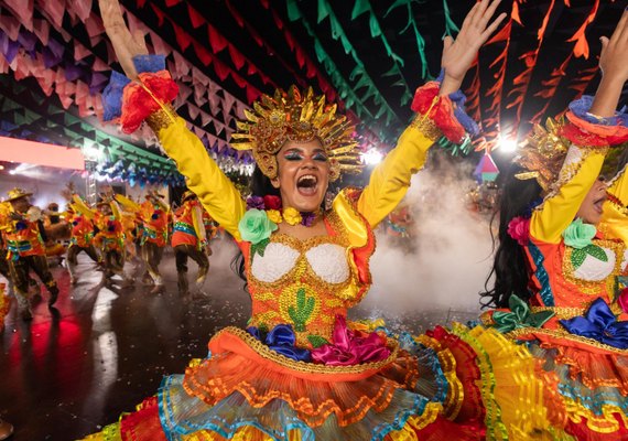 São João Raiz: Quadrilhas juninas se apresentam na primeira noite de Festival