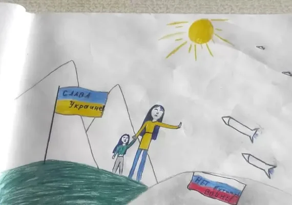 Pai de menina russa que fez desenho contra guerra é condenado a dois anos de prisão