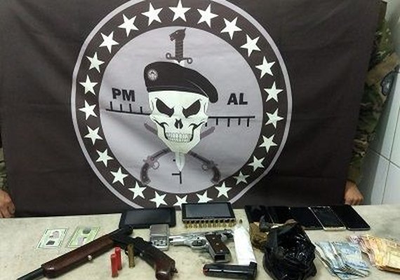 Bope prende dupla com armas de fogo e drogas no bairro Clima Bom, em Maceió