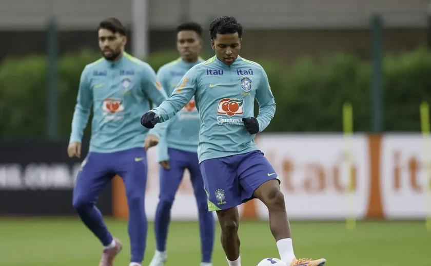 Seleção brasileira realiza primeiro treino para amistosos na Europa