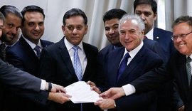 Com PSDB enfraquecido, Temer fica refém do centrão