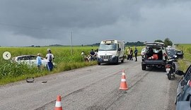 Mulher é arremessada de veículo durante acidente na rodovia AL-215