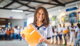 Educação inicia distribuição do Kit Foca no Enem nas escolas da rede pública estadual