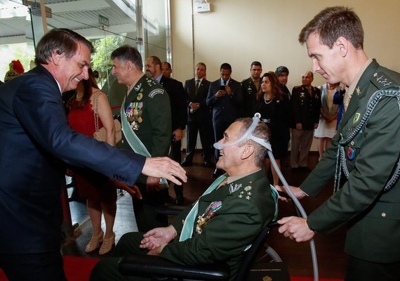 Bolsonaro diz que não há divisão entre militares e olavistas: 'Tudo é um time só'