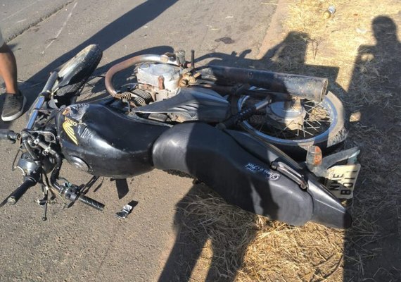 Motociclista e garupa ficam feridos após colisão em Palmeira dos Índios