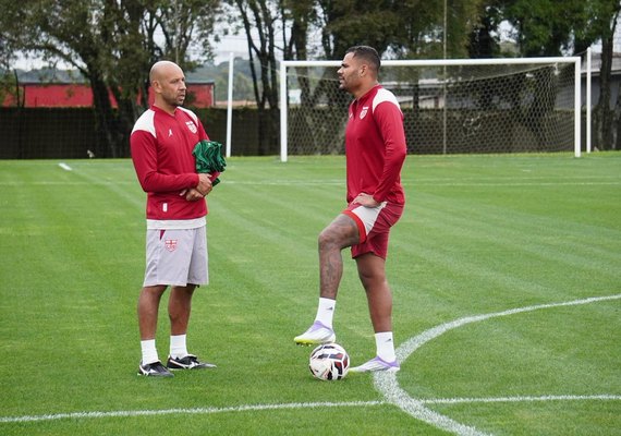 CRB visita Coritiba para ainda sonhar com acesso
