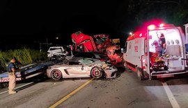Acidente entre caminhão e carreta deixa um morto e dois feridos na BR-101