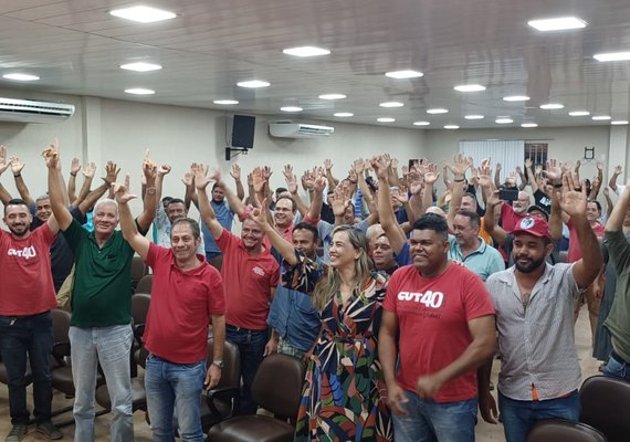 Trabalhadores da Casal pedem Justiça ao governador Paulo Dantas