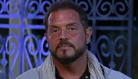 “A Fazenda”: Disputando com Rita Cadillac, Conrado deixa o reality com alta rejeição