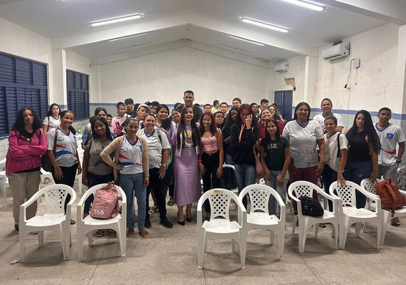 Agosto Lilás: Delegada ministra palestra sobre Lei Maria da Penha