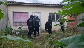 Polícia Civil prende dois homens durante operação contra posse e porte ilegal de armas em Alagoas