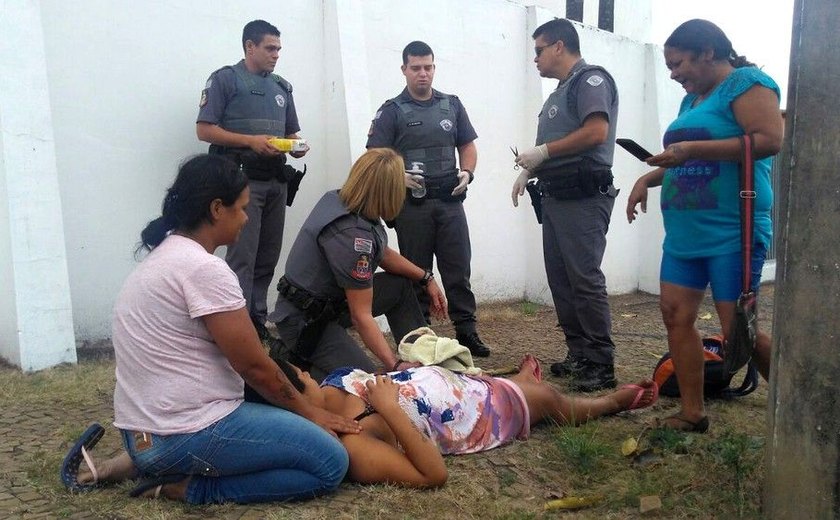 Grávida dá à luz na calçada com ajuda de policiais em frente a base da PM
