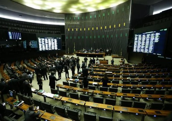 Câmara aprova projeto que libera terceirização de todas as atividades