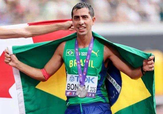 Caio Bonfim é prata na prova de 35 km do Mundial de Atletismo