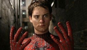 Tobey Maguire faz vídeo trolando Andrew Garfield e trailer de novo 'Homem-Aranha'