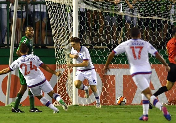 Chapecoense perde a cabeça e o jogo pela estreia na Libertadores