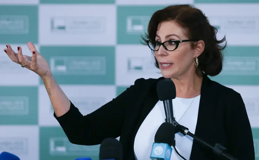 Carla Zambelli renuncia ao mandato; Câmara dará posse ao suplente