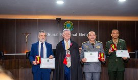 TRE/AL entrega medalha do Mérito Eleitoral a autoridades  da Segurança Pública e ao presidente do Coptrel