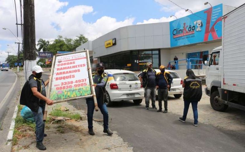 Convívio Social retira quase três mil anúncios irregulares de áreas públicas de Maceió