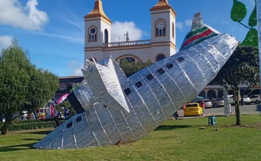 Cidade colombiana 'homenageia' Chapecoense com réplica de avião de tragédia