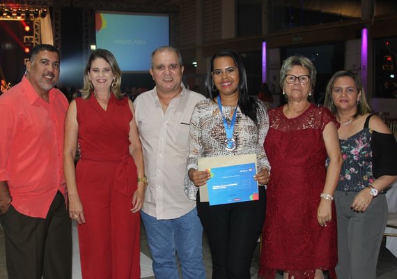 'Escola 10' homenageia destaques da educação de Alagoas em solenidade