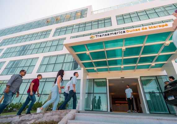 Paulo Dantas visita novo empreendimento turístico em Jequiá da Praia