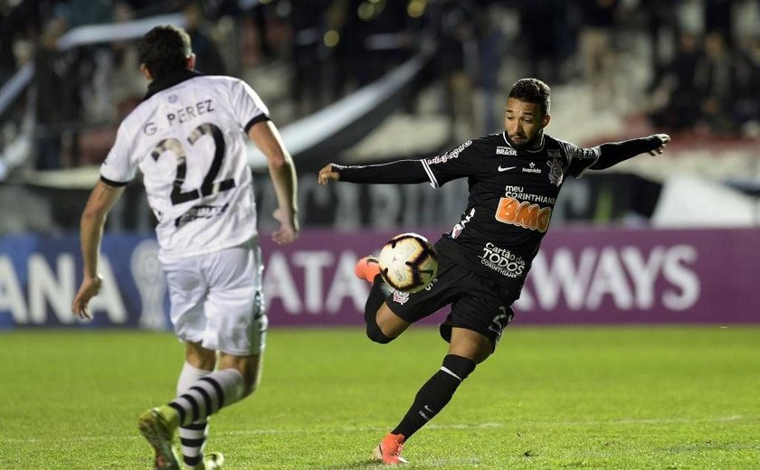 Timão vence Montevideo Wanderers e vai às quartas de final