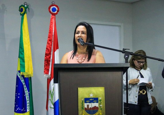 Roseane Vasconcelos assume a Educação com compromisso de manter a evolução dos índices