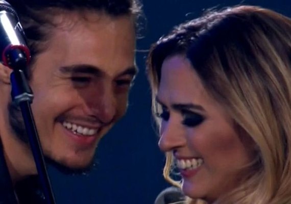 Juntos ou não? Tatá Werneck é vista visitando condomínio do cantor Tiago Iorc