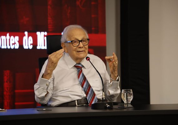 Com emoção e reconhecimento, Simpósio sobre Pontes de Miranda se encerra com a solenidade do Prêmio Marcos Bernardes de Mello