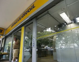 Bancários fazem paralisação de 24 horas e ameaçam greve por tempo indeterminado