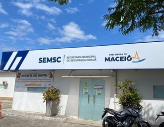 Notificada: Empresa instala sem autorização carregadores elétricos em postes