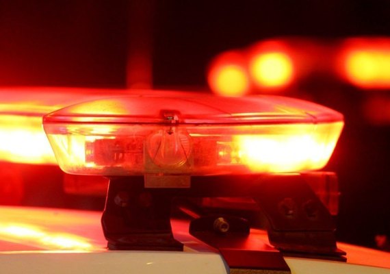 Crianças que eram deixadas de joelho no quintal são resgatadas em Maceió