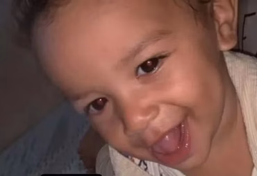 Menino morre afogado em piscina quando família celebrava seu aniversário