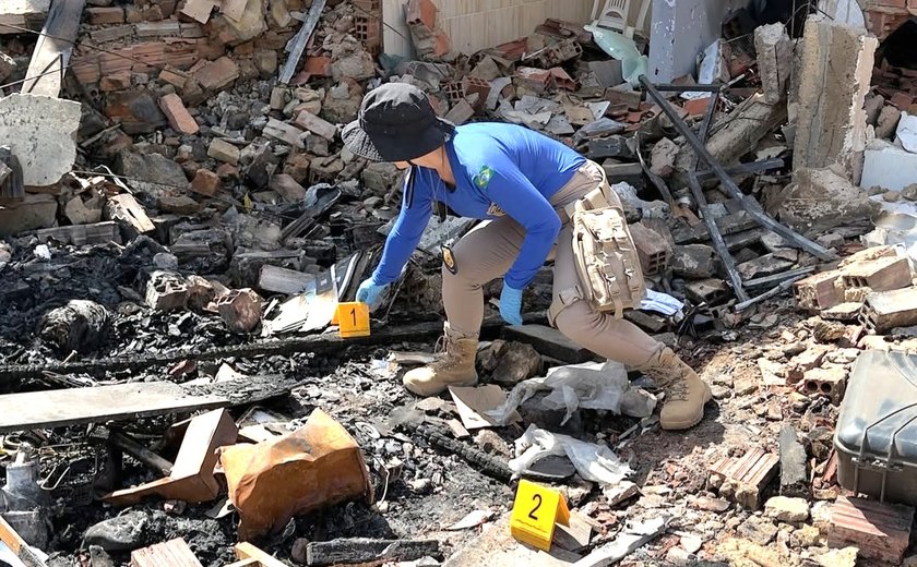 Polícia Científica inicia coleta de materiais nos imóveis afetados pelas explosões de fogos de artifício em Arapiraca