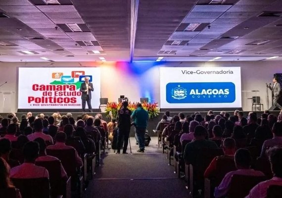Câmara de Estudos Políticos da Vice-Governadoria de Alagoas recebe médica e deputada Jandira Feghali