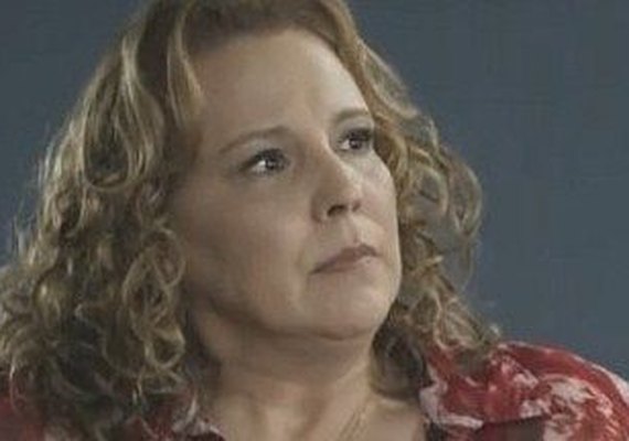 'Rock Story': Néia relembra tempos de gari e varre rua após assumir crime