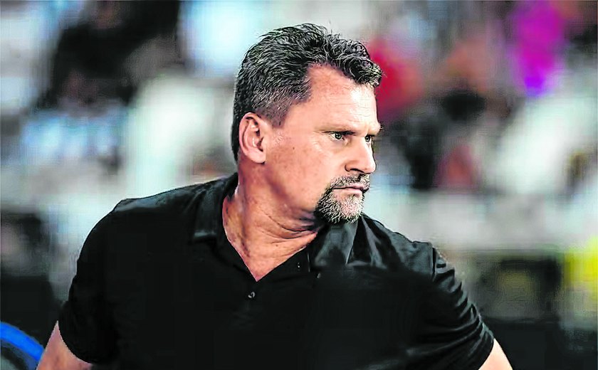 CRB vive crise e troca o treinador