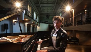 Queen ao Piano com Bruno Hrabovsky: falta uma semana para o concerto que homenageia a banda ícone do rock