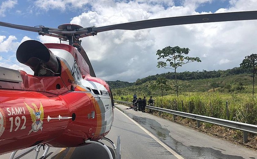 Casal morre em rodovia após colisão entre moto e carro na BR-104 em Murici