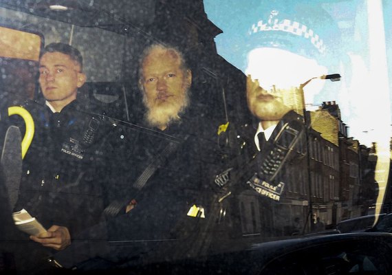 Após prisão de Assange, Wikileaks libera acesso a milhares de documentos