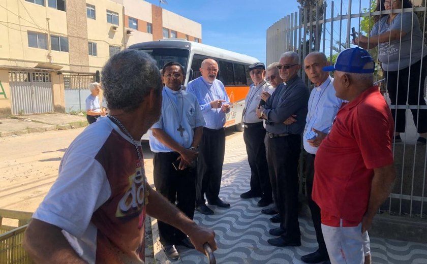 Bispos chegam a Maceió e visitam os bairros do Pinheiro, Mutange e Bebedouro