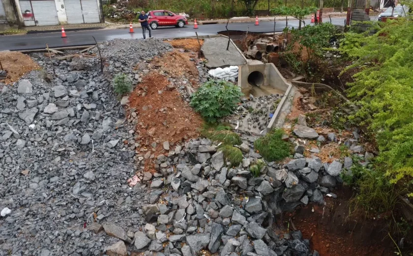 Prefeitura de Penedo intensifica ações para reparar danos causados pelas fortes chuvas