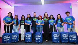 200 estudantes selecionados para intercâmbio na Inglaterra recebem kits de viagem neste terça-feira