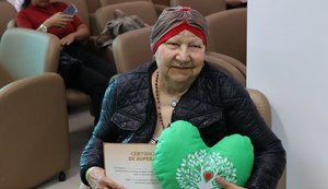Unimed Maceió celebra último ciclo de quimioterapia de paciente com homenagem emocionante