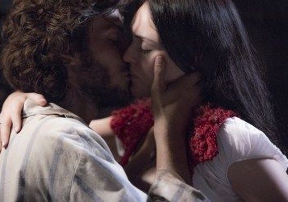 'Novo Mundo': Noiva de Thomas, Anna reencontra Joaquim e se casa na mata