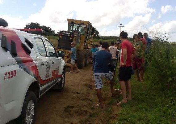 Mulher que andava em moto morre atropelada por retroescavadeira em Arapiraca