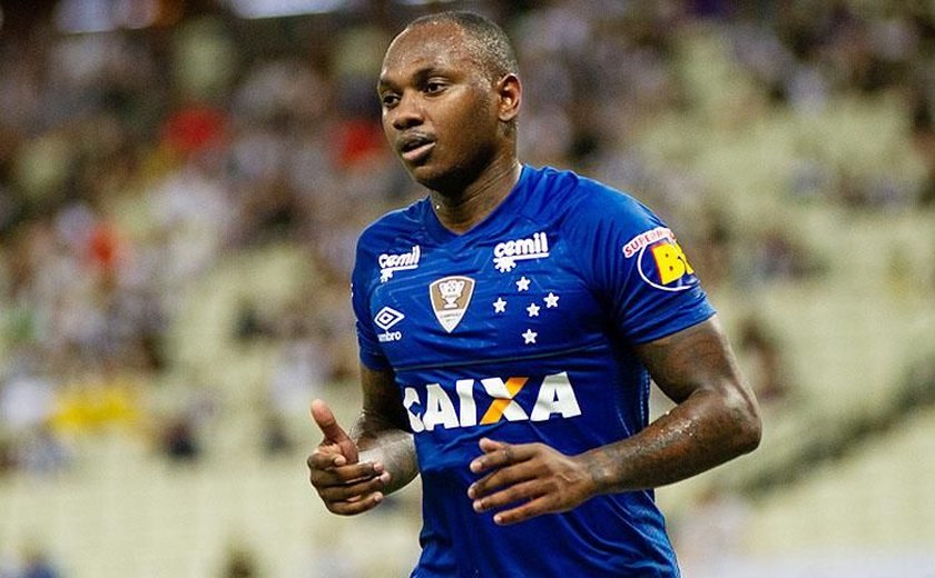 Atacante Sassá, do Cruzeiro, terá que passar por cirurgia no joelho esquerdo
